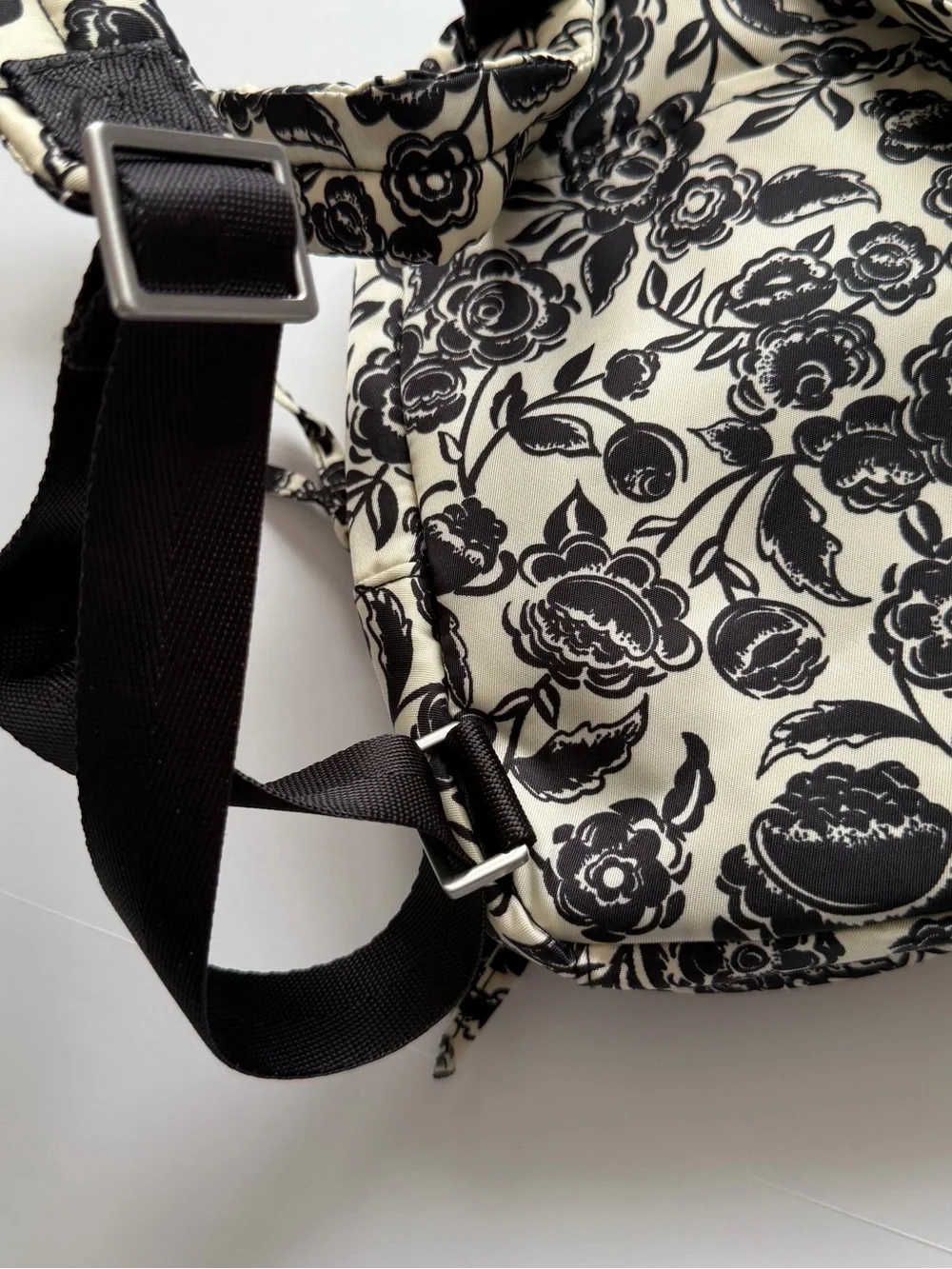 NWT Vera Bradley Mini Banbury Backpack in Bubbly Flowers Black
